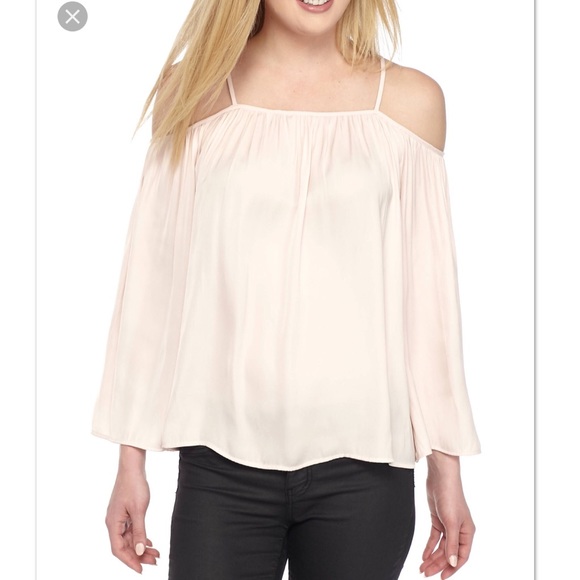 vince camuto cold shoulder top